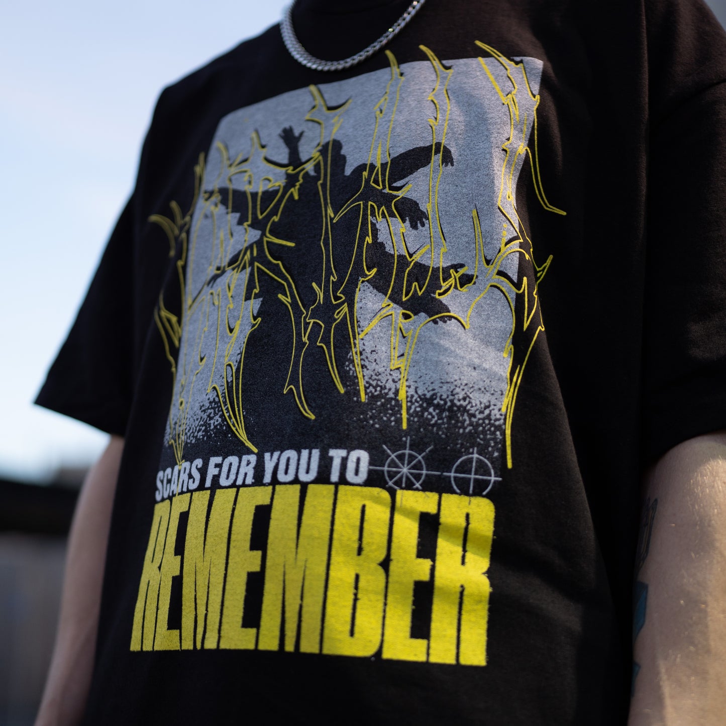 SILHOUETTE TEE